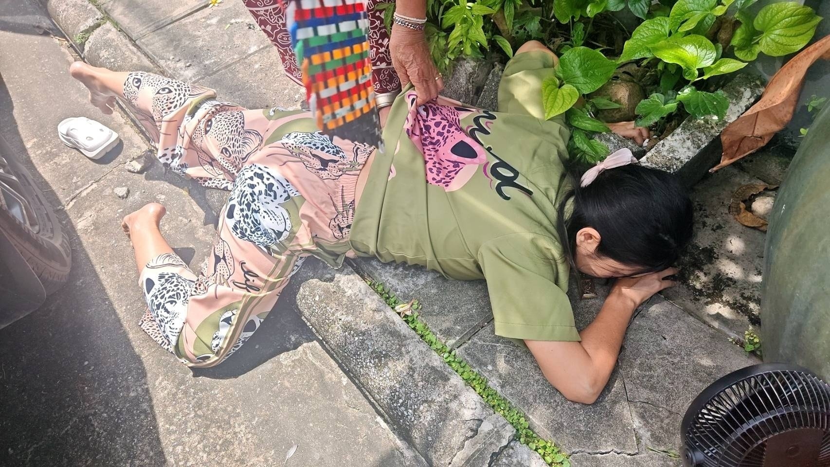ca sĩ gặp nạn, ngã sấp mặt, nghệ sĩ chấn thương, khán giả lo lắng ảnh 2 ca si gap nan, nga sap mat, nghe si chan thuong, khan gia lo lang anh 2