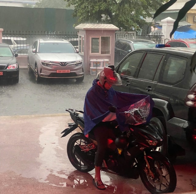 Hé lộ góc khuất nghề shipper sau vụ 'đặt 30 cốc chè bắt ghi tên từng người'- Ảnh 2.