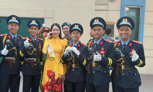 Hoa hậu Thanh Thuỷ, Lan Ngọc có mặt từ 3h sáng để tham gia tổng duyệt diễu binh