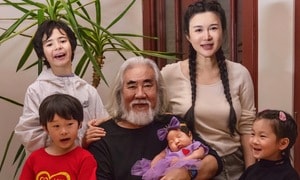 Đạo diễn 'Thiên long bát bộ' U80 bán hàng online, cưng chiều bà xã kém 31 tuổi 