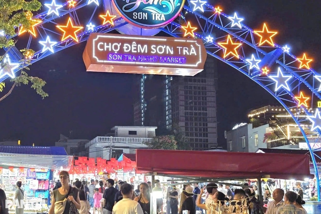 Hàng rong bát nháo chợ đêm du lịch Sơn Trà - 1 Hàng rong bát nháo chợ đêm du lịch Sơn Trà - 1