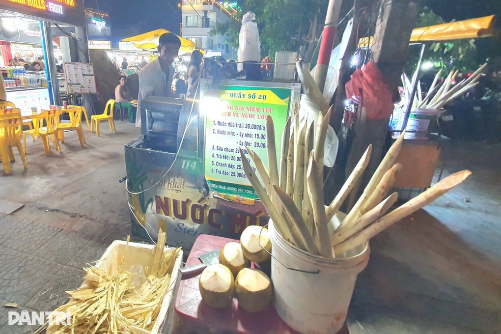 Hàng rong bát nháo chợ đêm du lịch Sơn Trà - 2 Hàng rong bát nháo chợ đêm du lịch Sơn Trà - 2