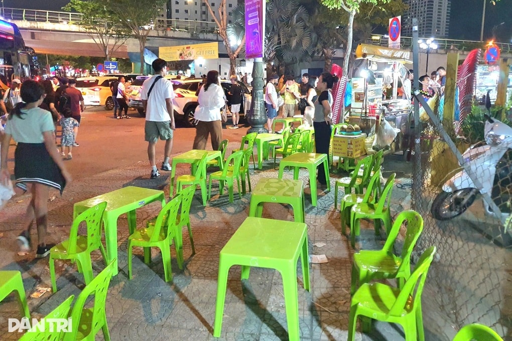 Hàng rong bát nháo chợ đêm du lịch Sơn Trà - 3 Hàng rong bát nháo chợ đêm du lịch Sơn Trà - 3