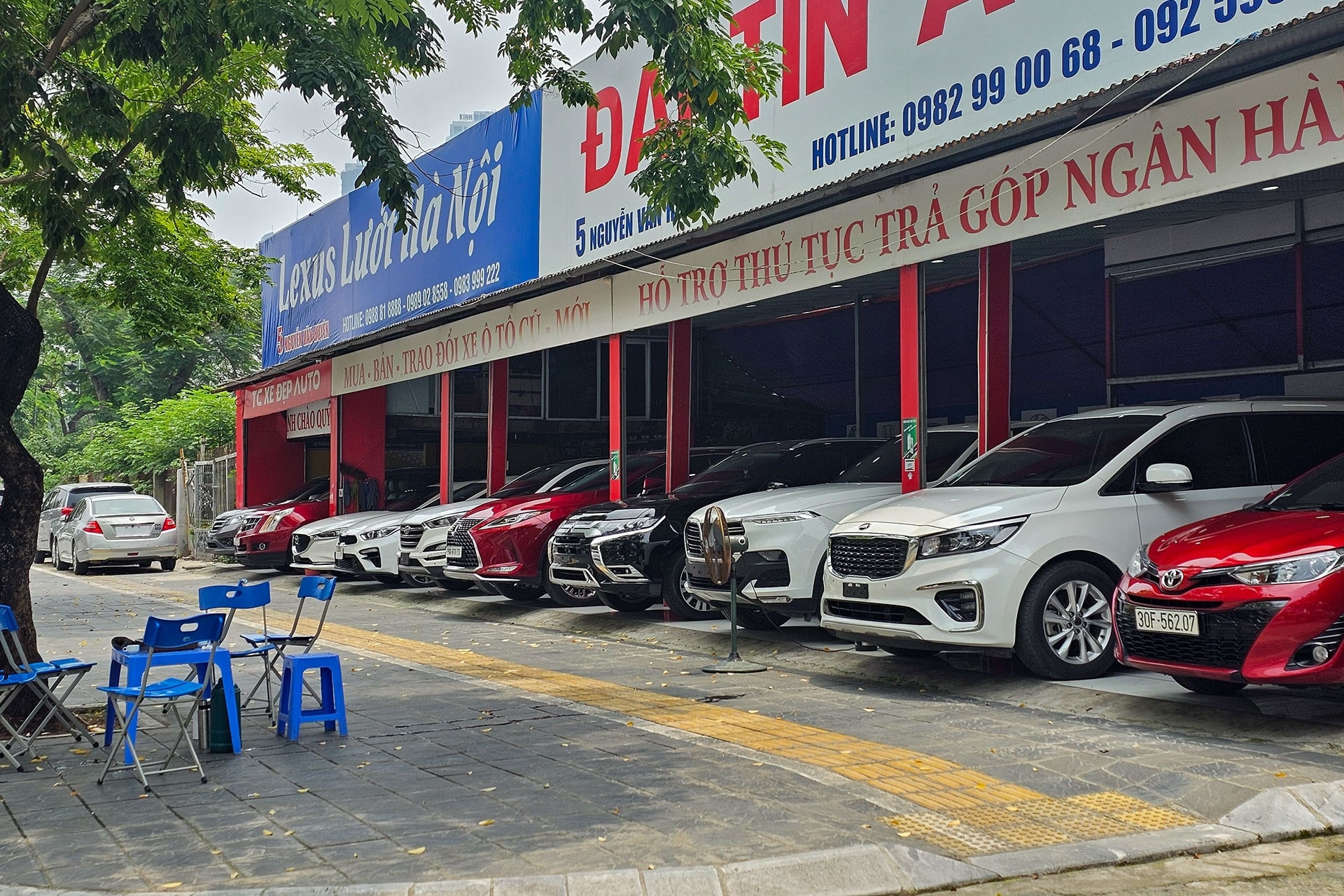 Thị trường ô tô cũ 2025: Giá rớt nhưng vẫn ế ẩm trong tháng Ngâu - Ảnh 4.