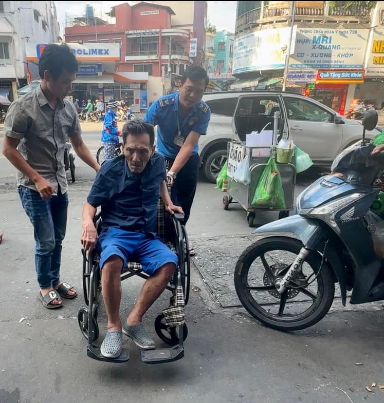 Tiết lộ bất ngờ về người em trai của Thương Tín, làm điều đáng ngưỡng mộ lúc anh trai sa sút, ốm yếu- Ảnh 1.