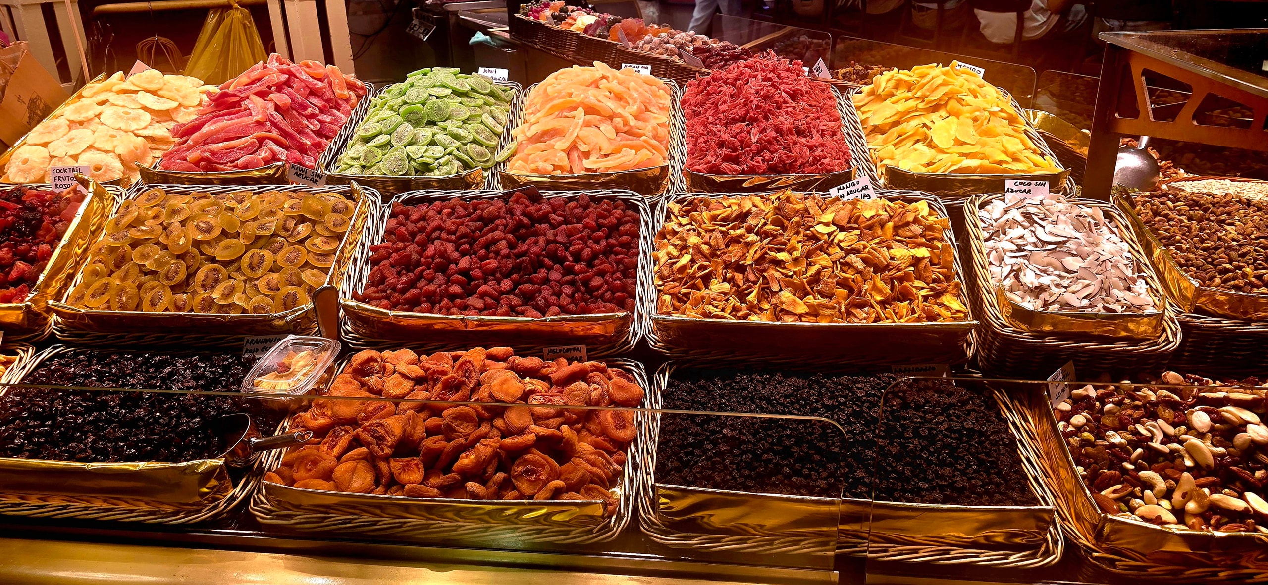 Khám phá chợ ẩm thực La Boqueria giữa lòng Barcelona - Ảnh 3.