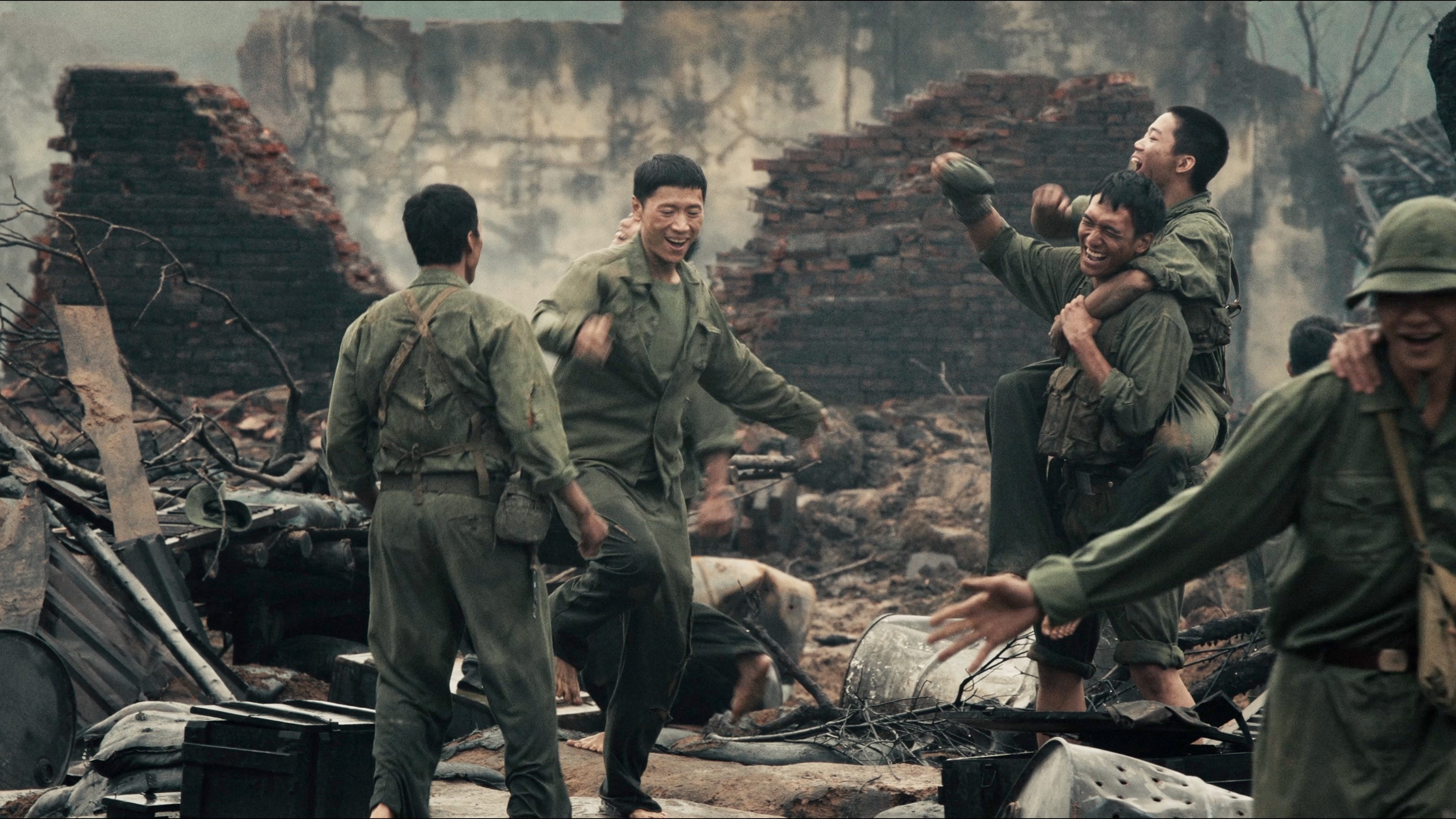 Mưa đỏ ảnh 2 Mua do anh 2