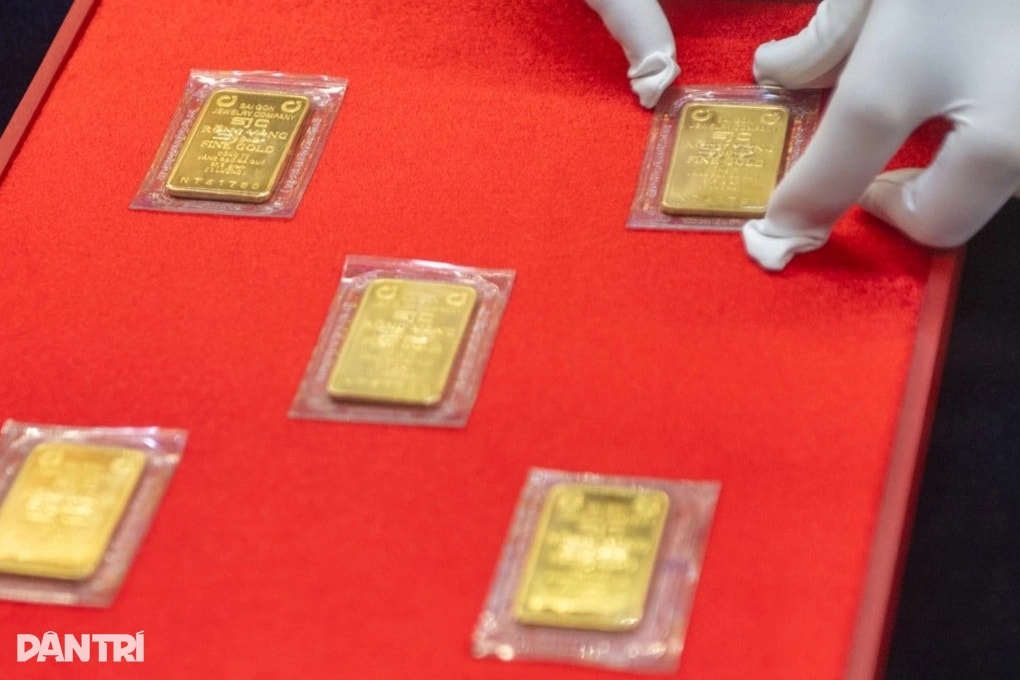 Giá vàng miếng tăng, tiến gần 128 triệu đồng/lượng - 1 Giá vàng miếng tăng, tiến gần 128 triệu đồng/lượng - 1