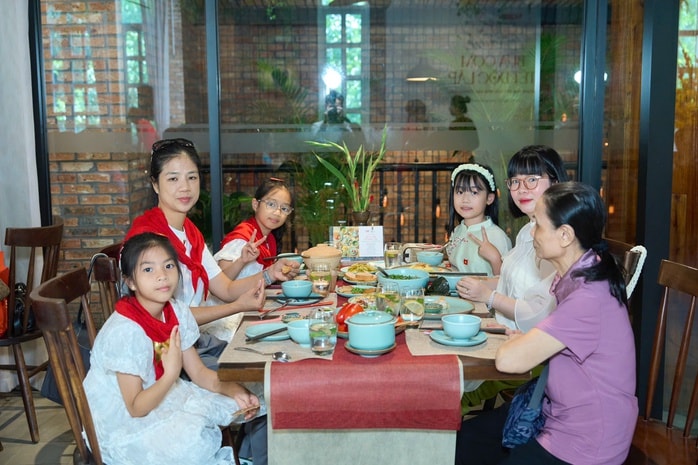 "Bữa cơm Tết Độc lập" đánh thức những ký ức lịch sử - Ảnh 4.
