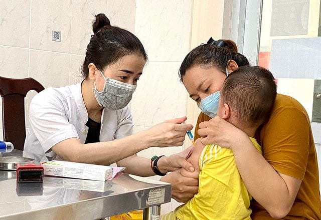 Y tế cơ sở Hà Nội trước "điểm nghẽn" thiếu nhân lực và hạ tầng xuống cấp- Ảnh 1. Y tế cơ sở Hà Nội trước "điểm nghẽn" thiếu nhân lực và hạ tầng xuống cấp- Ảnh 1.