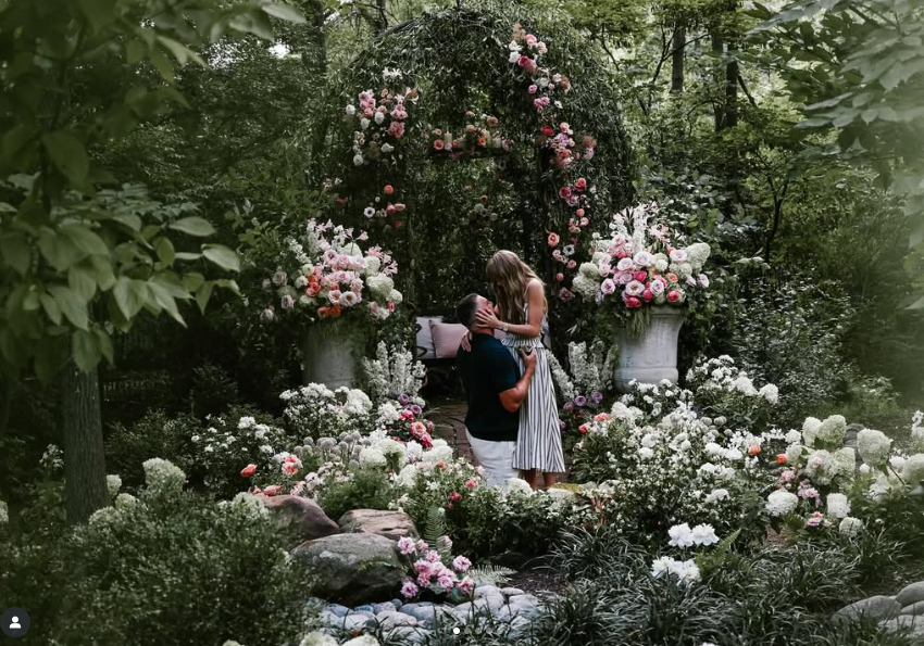 Taylor Swift đính hôn Travis Kelce