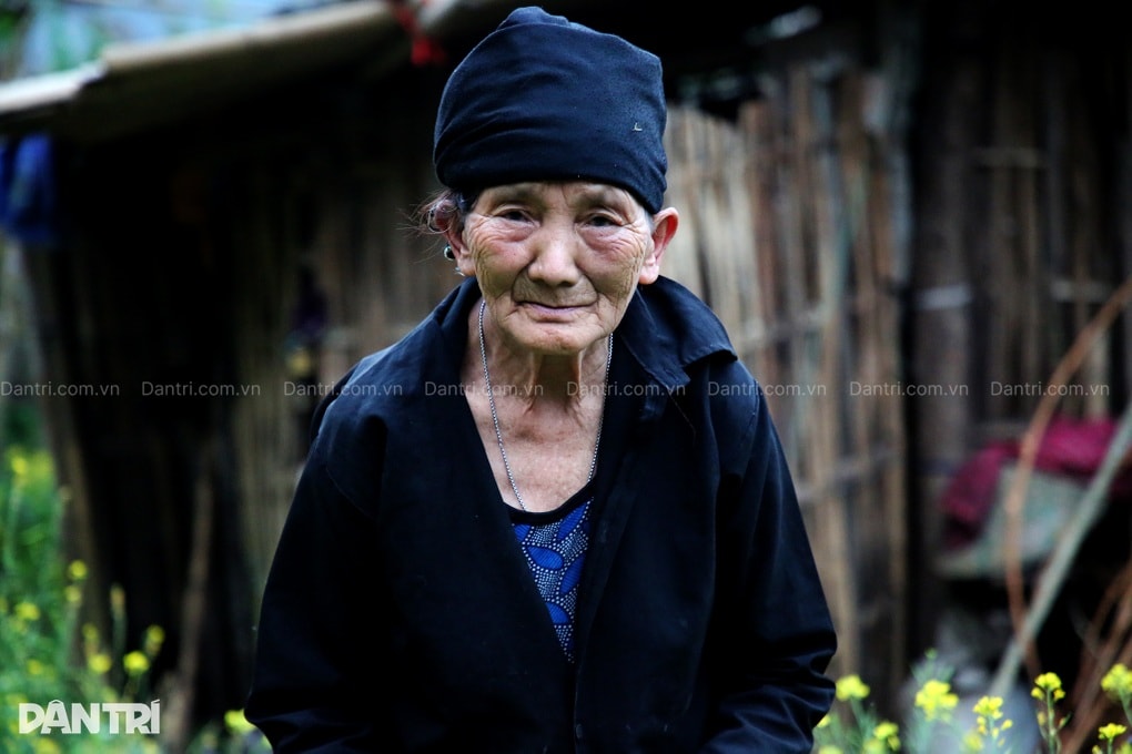 Nỗi đau mất 6 người con, chồng ruồng bỏ và ước mơ lạ đời của bà lão nghèo - 1