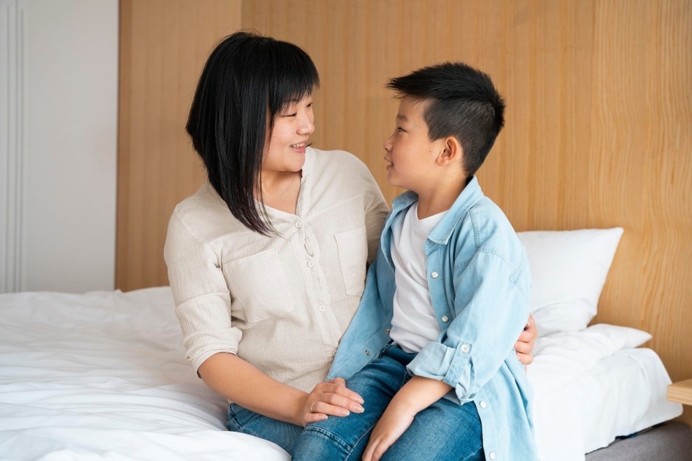Thấy cháu gắp miếng đùi gà, mẹ chồng làm một việc khiến tôi ứa nước mắt - 1
