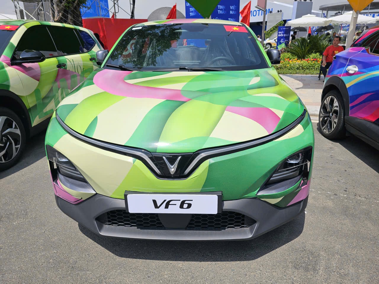 Cận cảnh dàn xe điện VinFast màu độc lạ - Ảnh 7. Cận cảnh dàn xe điện VinFast màu độc lạ - Ảnh 7.