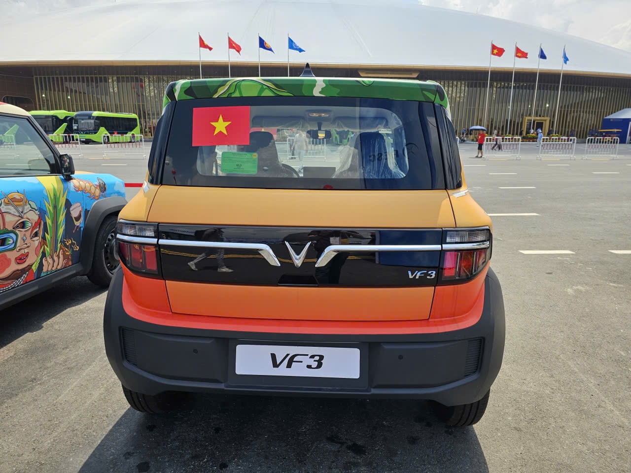 Cận cảnh dàn xe điện VinFast màu độc lạ - Ảnh 18. Cận cảnh dàn xe điện VinFast màu độc lạ - Ảnh 18.