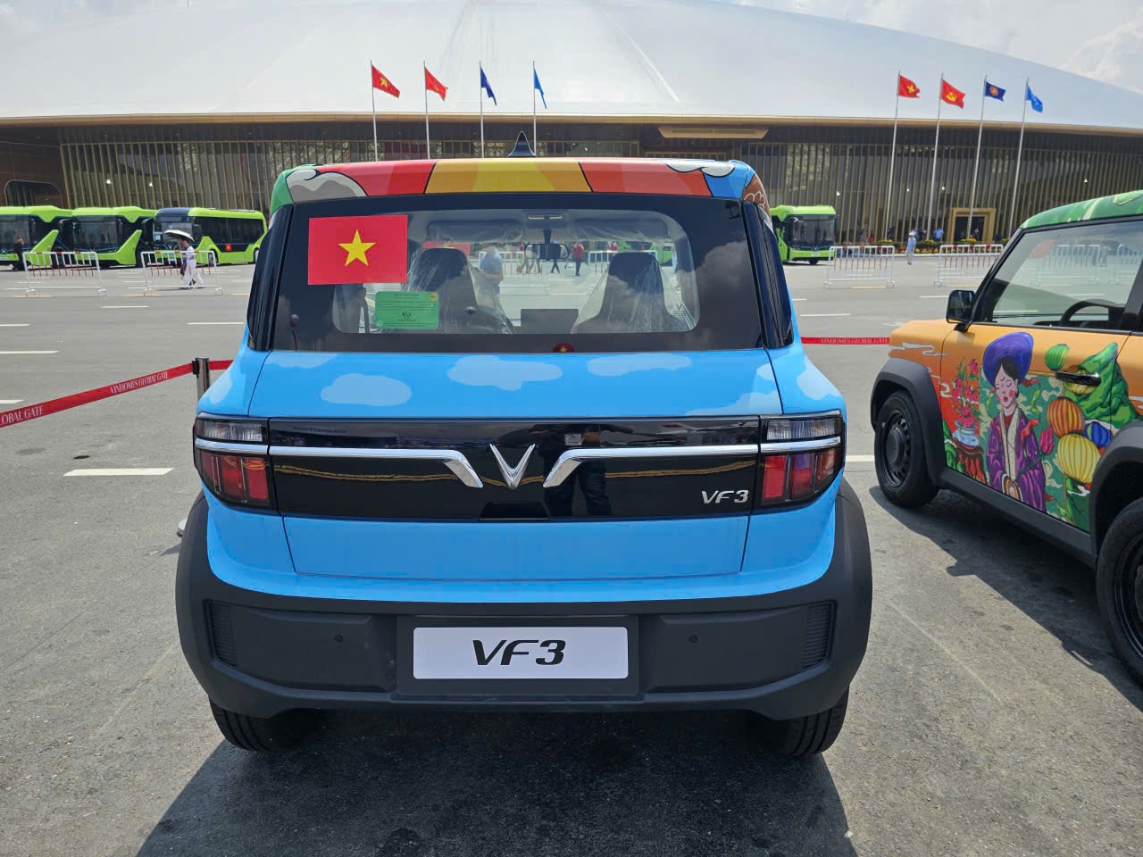 Cận cảnh dàn xe điện VinFast màu độc lạ - Ảnh 21. Cận cảnh dàn xe điện VinFast màu độc lạ - Ảnh 21.