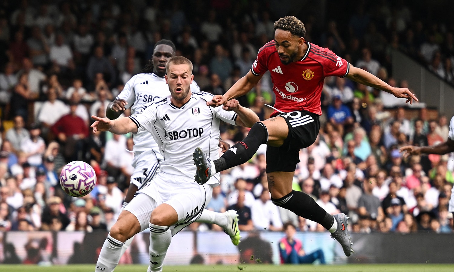 Man Utd không có phong độ tốt. (Ảnh: Reuters)