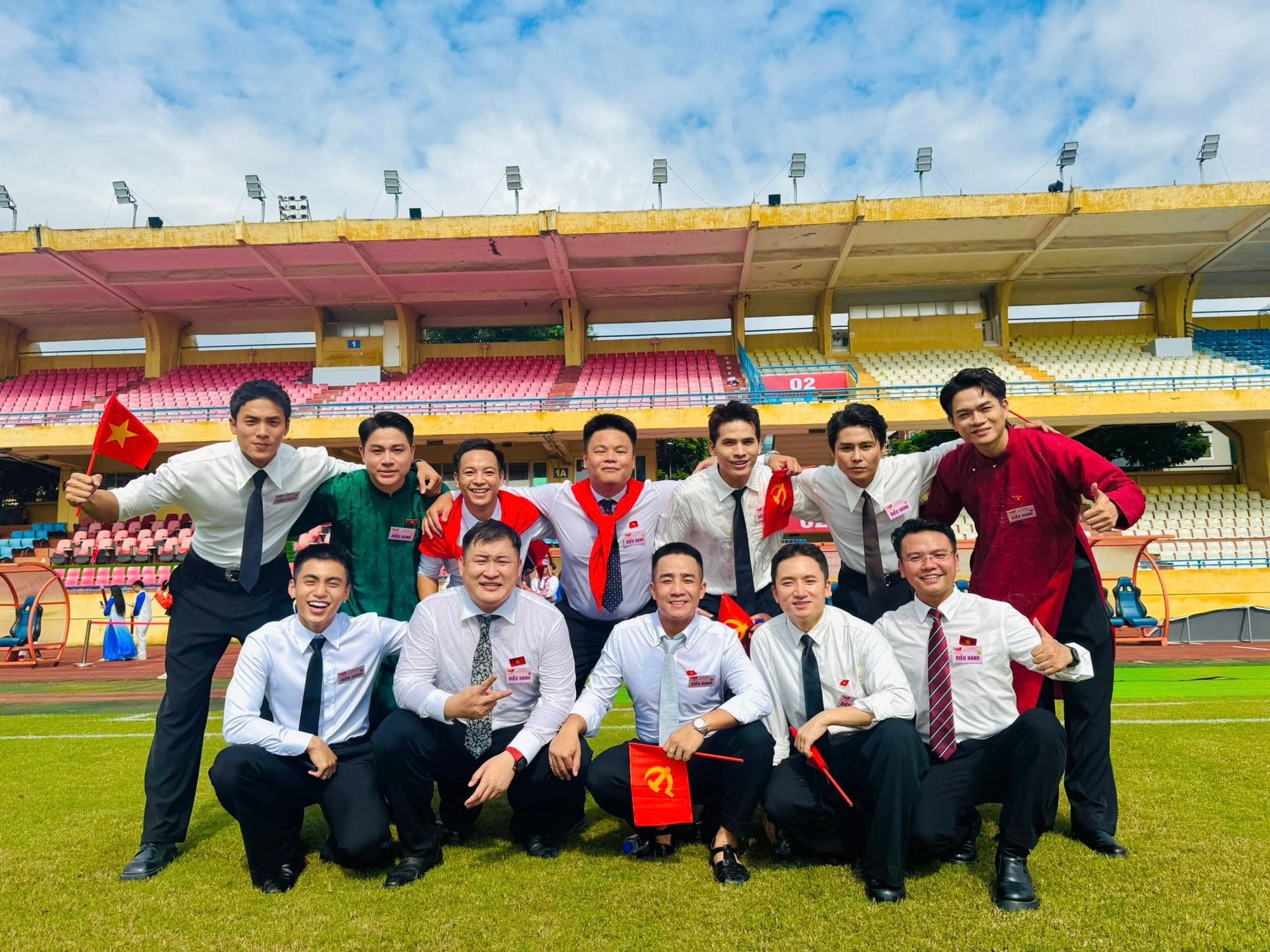 Hình ảnh đẹp của Hoa hậu Trần Tiểu Vy, Lương Thuỳ Linh tại Tổng duyệt A80- Ảnh 13.