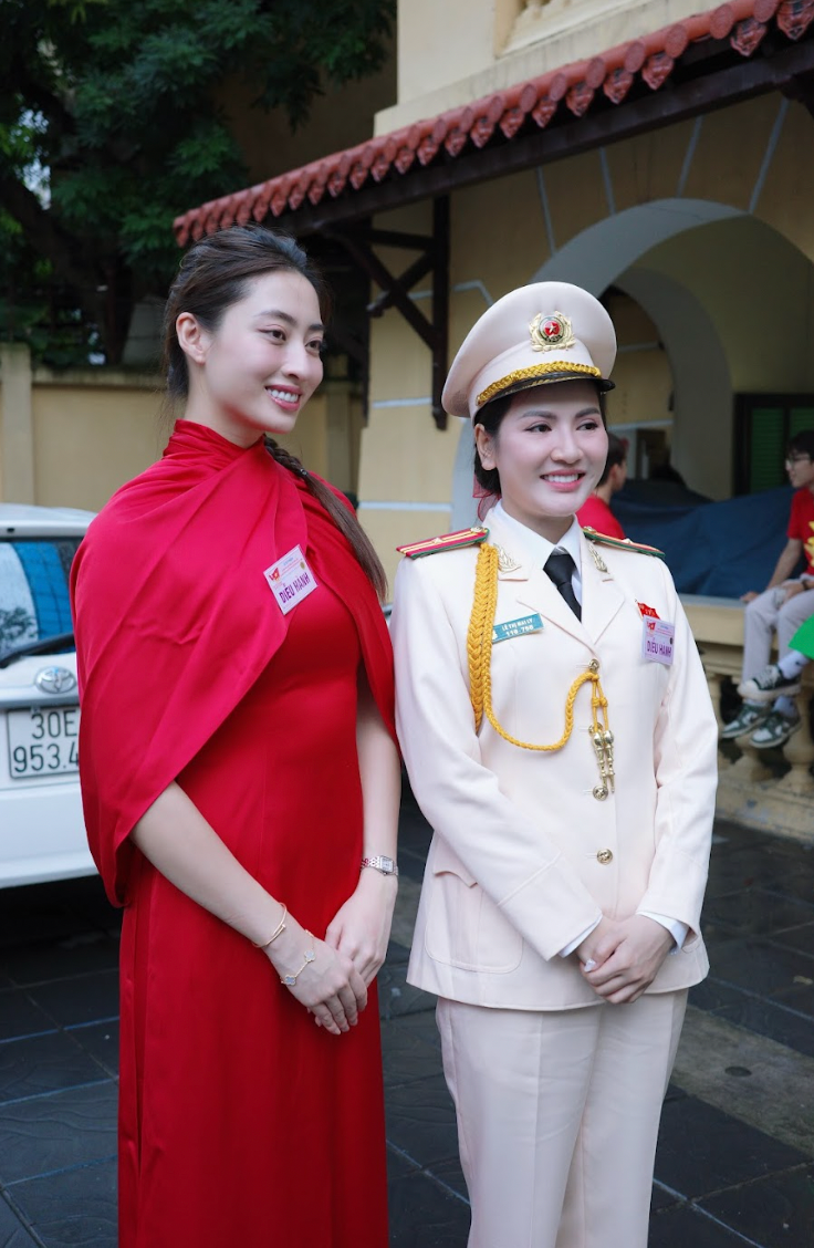 Hình ảnh đẹp của Hoa hậu Trần Tiểu Vy, Lương Thuỳ Linh tại Tổng duyệt A80- Ảnh 5.