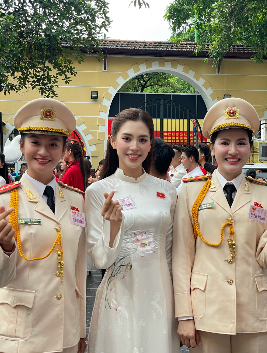 Hình ảnh đẹp của Hoa hậu Trần Tiểu Vy, Lương Thuỳ Linh tại Tổng duyệt A80- Ảnh 3.