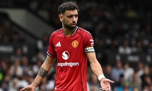 Bruno Fernandes sút phạt đền lên khán đài, Man Utd chưa biết thắng