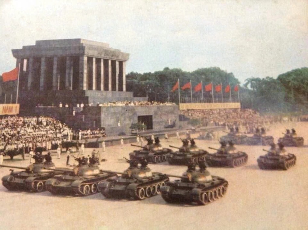 Lễ duyệt binh ngày 2/9/1985 tại Hà Nội (Ảnh: Cổng Thông tin điện tử Bộ Quốc phòng).