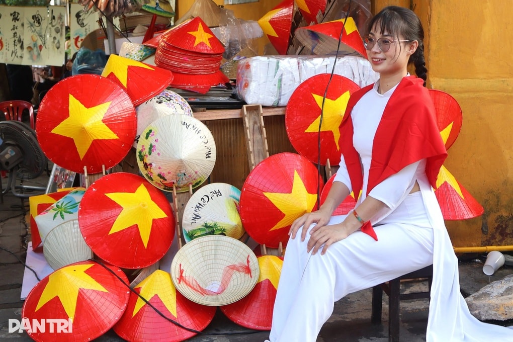 Du khách tham quan phố cổ Hội An dịp 2/9 không đông như dự kiến - 2