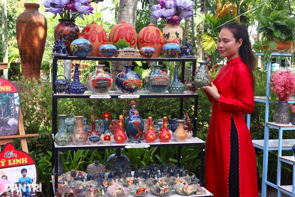 “Bóng hồng” làng gốm nổi tiếng Hội An vọc đất sét tranh tài hoa - 2
