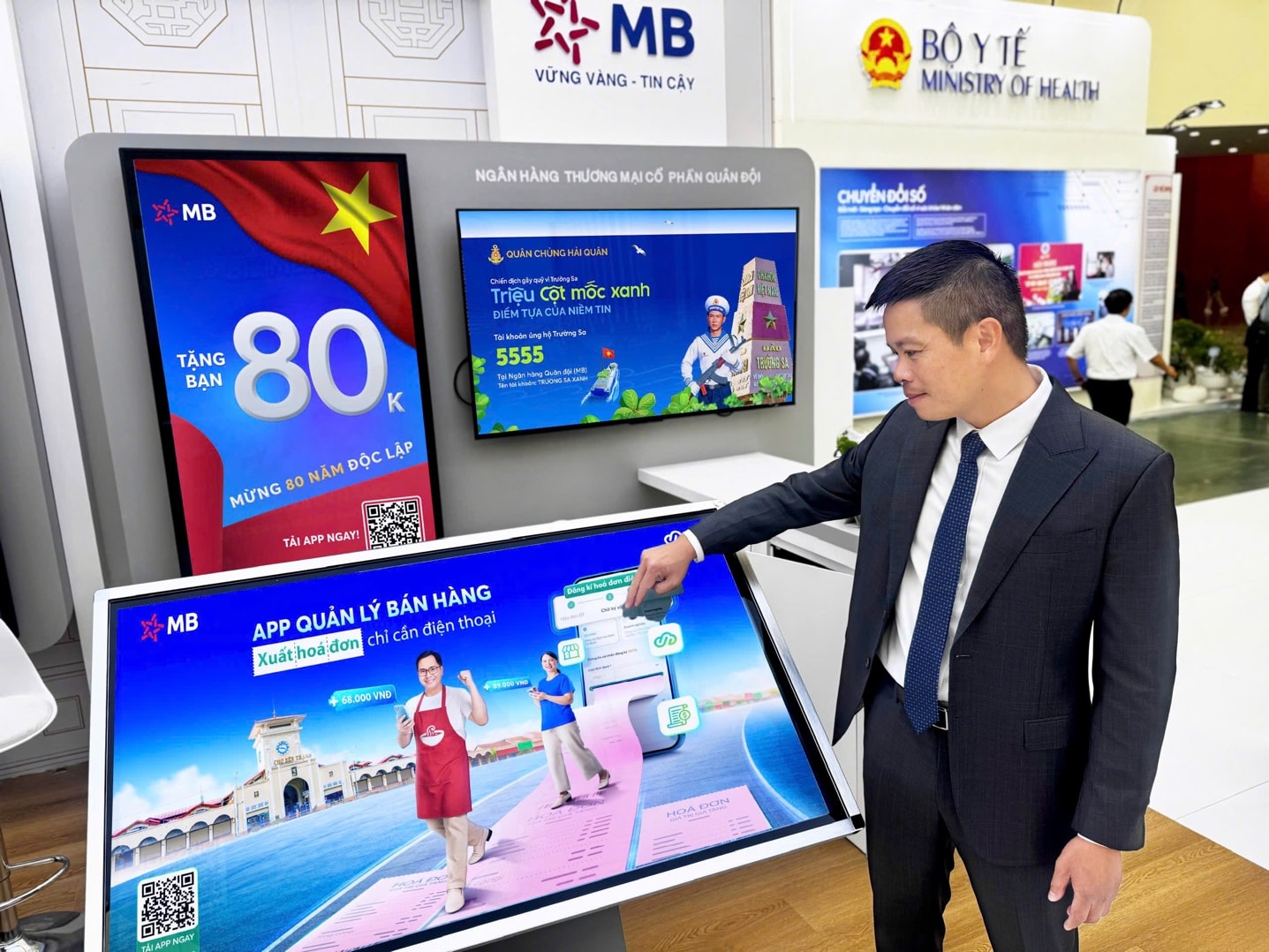 MB tham gia Triển lãm Thành tựu đất nước A80 – Khẳng định mục tiêu đồng hành phát triển cùng quốc gia- Ảnh 1.