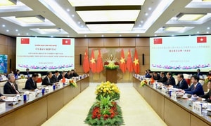 Chủ tịch Quốc hội hội đàm với Ủy viên trưởng Nhân đại toàn quốc Trung Quốc