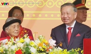 Mẹ Việt Nam Anh hùng ngồi cạnh Tổng Bí thư Tô Lâm trong Lễ kỷ niệm 80 năm Quốc khánh