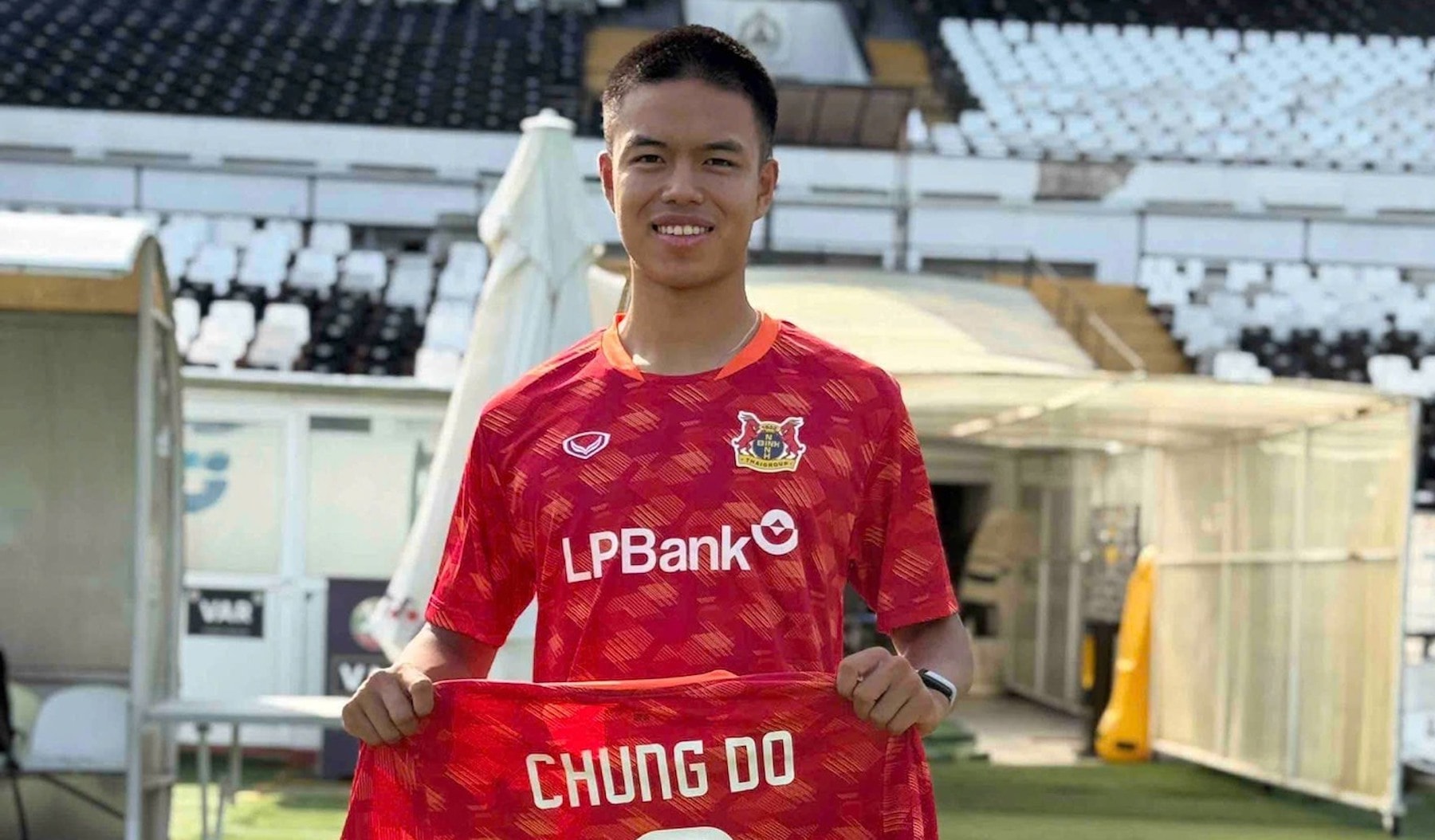 Trần Thành Trung đang đá cho CLB Ninh Bình.