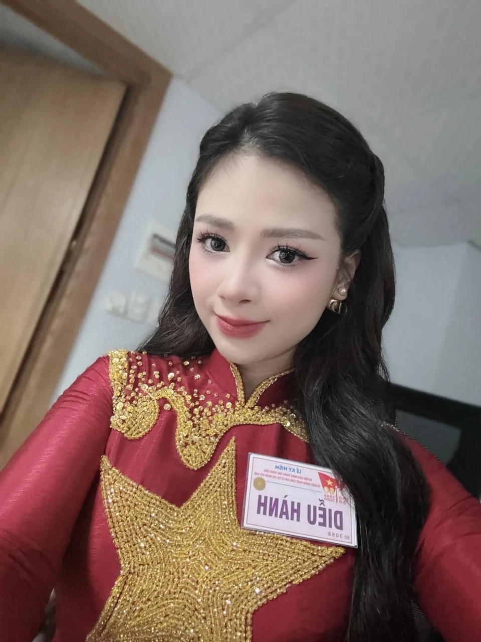 Ca sĩ Dương Hoàng Yến xúc động khi được góp mặt trong Khối Văn hóa - Thể thao: “Được đứng trước Lăng Bác, cất cao tiếng hát vào ngày trọng đại kỷ niệm 80 năm Quốc khánh là niềm vinh dự lớn lao, một cột mốc đáng nhớ trong sự nghiệp của tôi. Yến sẽ không bao giờ quên giây phút này.”