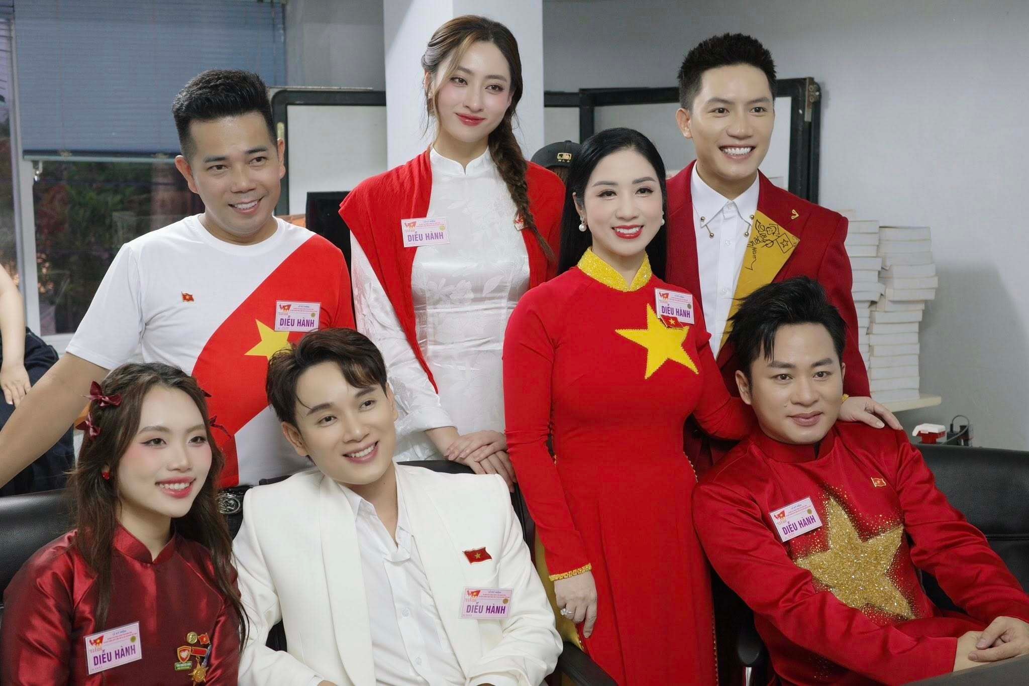 Rạng sáng 2/9, hàng trăm nghệ sĩ đã có mặt tại đường Quán Thánh (Hà Nội) để chuẩn bị cho Lễ diễu binh, diễu hành kỷ niệm 80 năm Cách mạng Tháng Tám và Quốc khánh 2/9 (A80) – sự kiện trọng đại diễn ra tại Quảng trường Ba Đình.