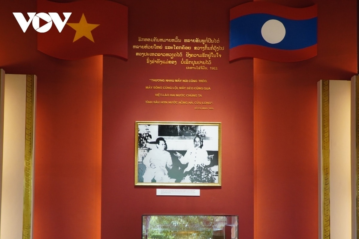 Hình ảnh tại một khu tưởng niệm Chủ tịch Hồ Chí Minh tại Lào. (Ảnh: VOV)