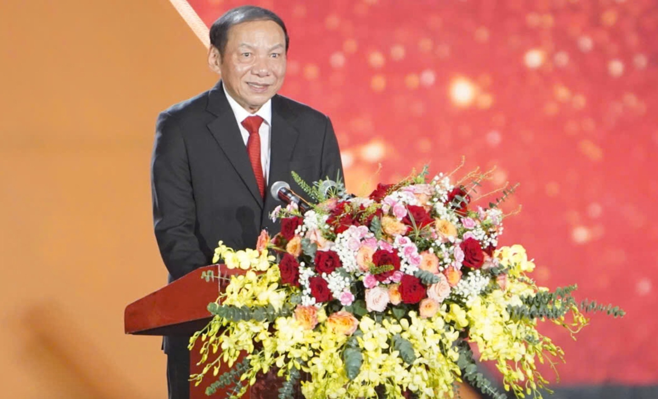 Bộ trưởng Bộ VHTTDL Nguyễn Văn Hùng phát biểu khai mạc đêm nhạc.