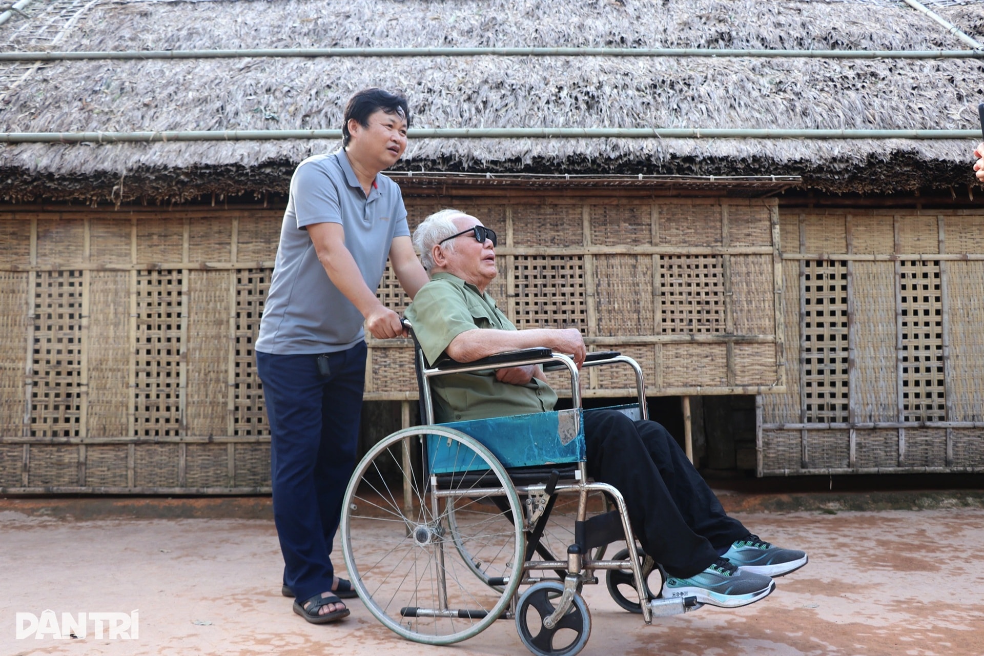 Người lính Thành cổ Quảng Trị ngồi xe lăn thăm quê Bác ngày Quốc khánh - 5