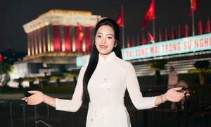 Sao Mai Huyền Trang khiến khán giả xúc động nghẹn ngào khi hát về Bác