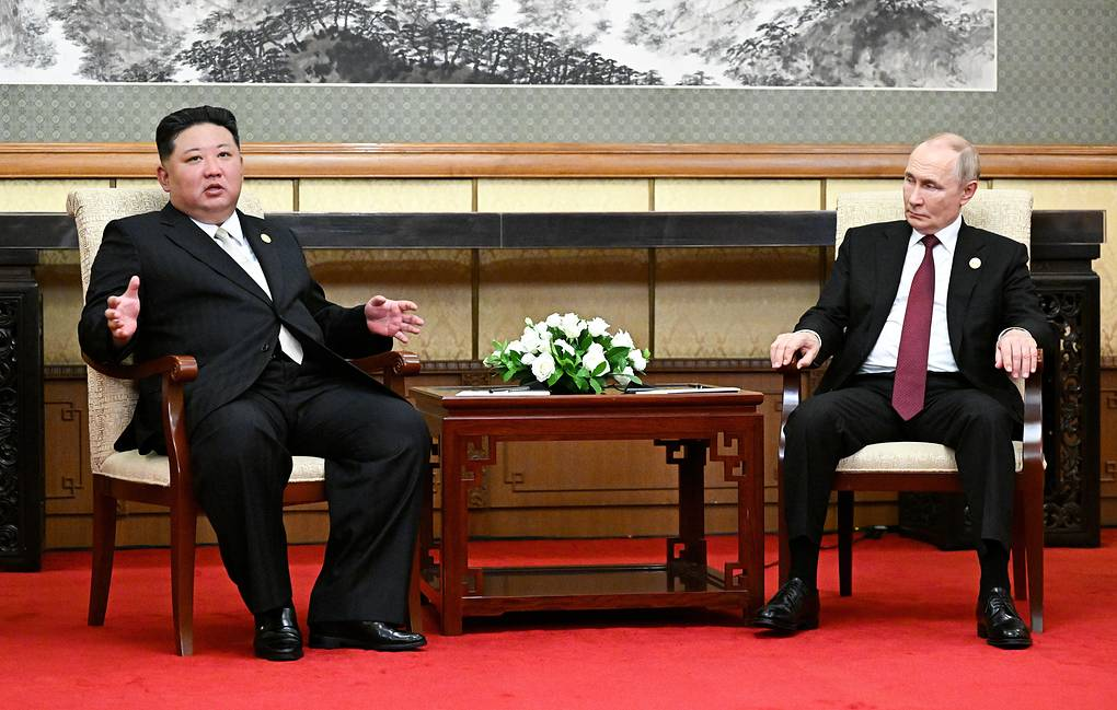 Nhà lãnh đạo Triều Tiên Kim Jong-un (trái) và Tổng thống Nga Vladimir Putin Putin (phải). (Ảnh: TASS)