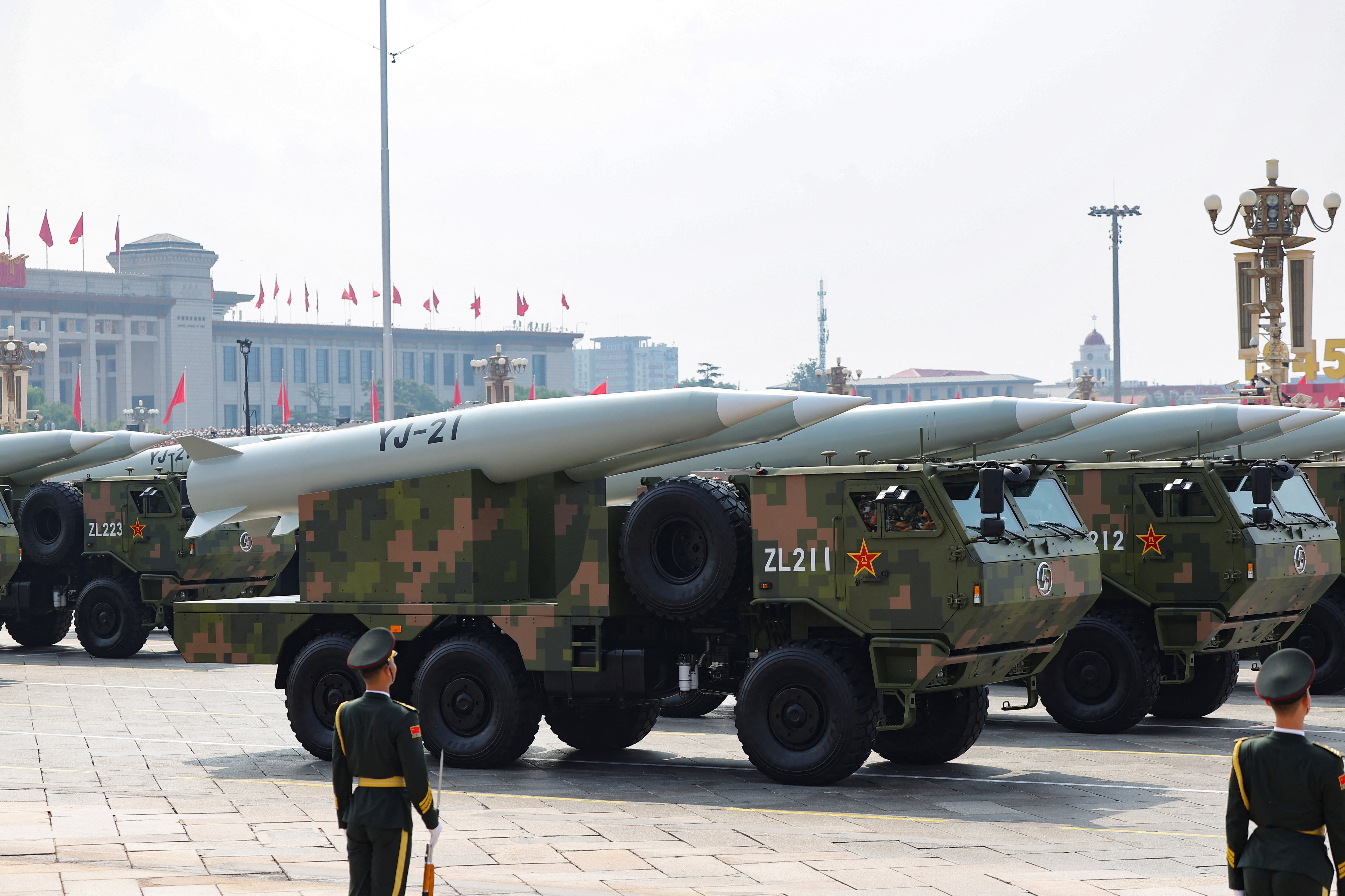 Tên lửa YJ-21.