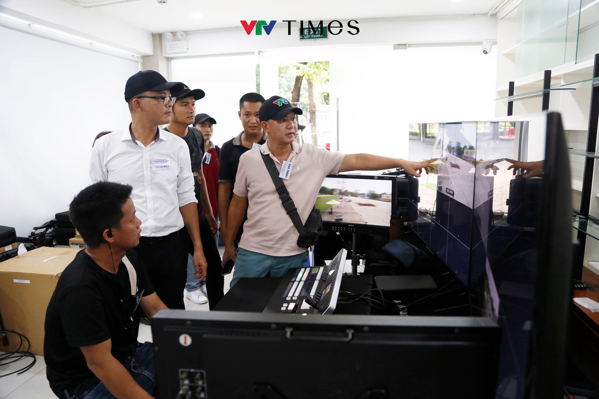 Mỗi khung hình đều là tâm huyết và nỗ lực, mong muốn lan toả tinh thần yêu nước và niềm tự hào dân tộc đến với hàng triệu người dân Việt Nam.