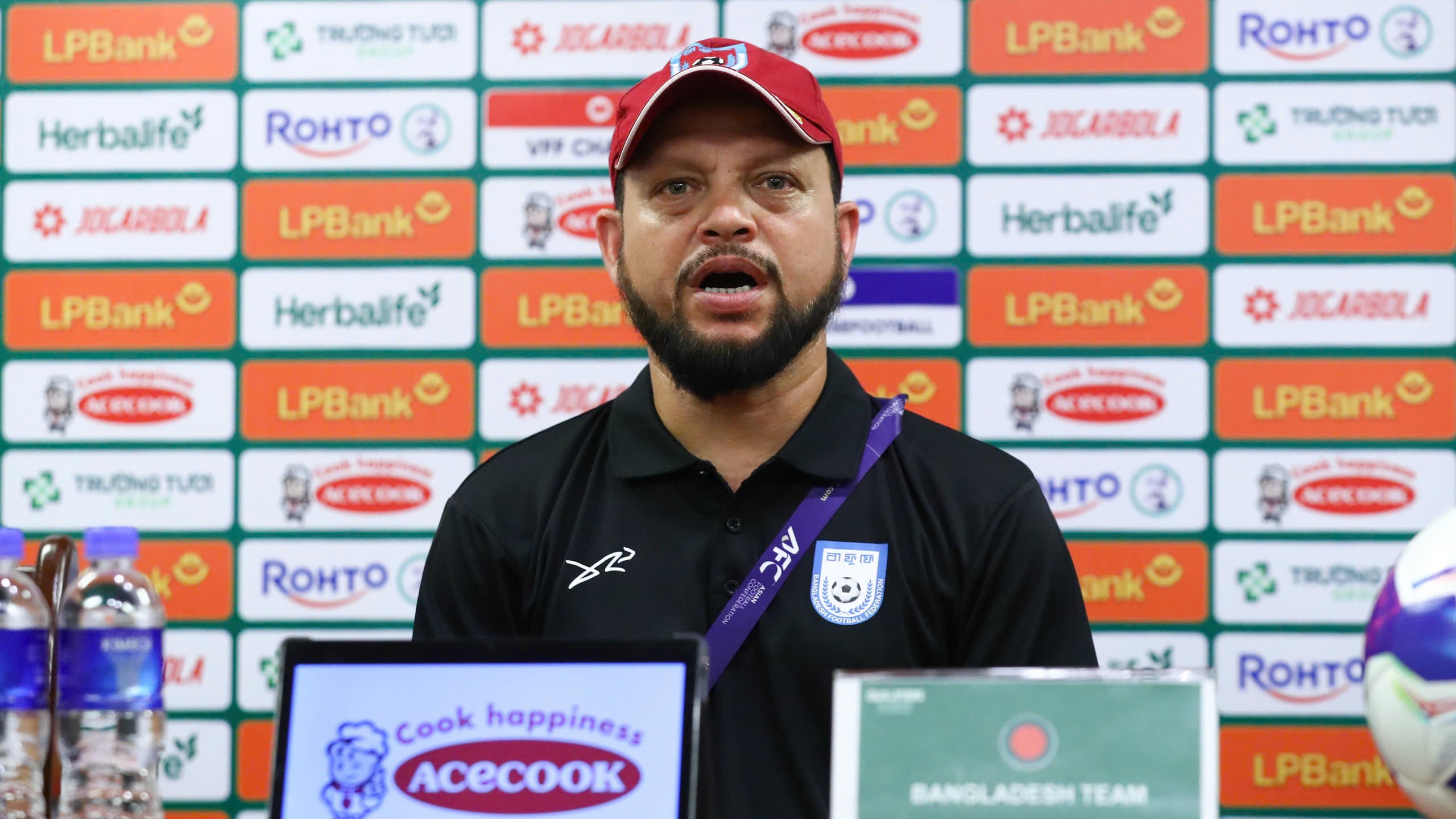 Ông Hassan Al Mamun là huấn luyện viên tạm quyền của U23 Bangladesh.