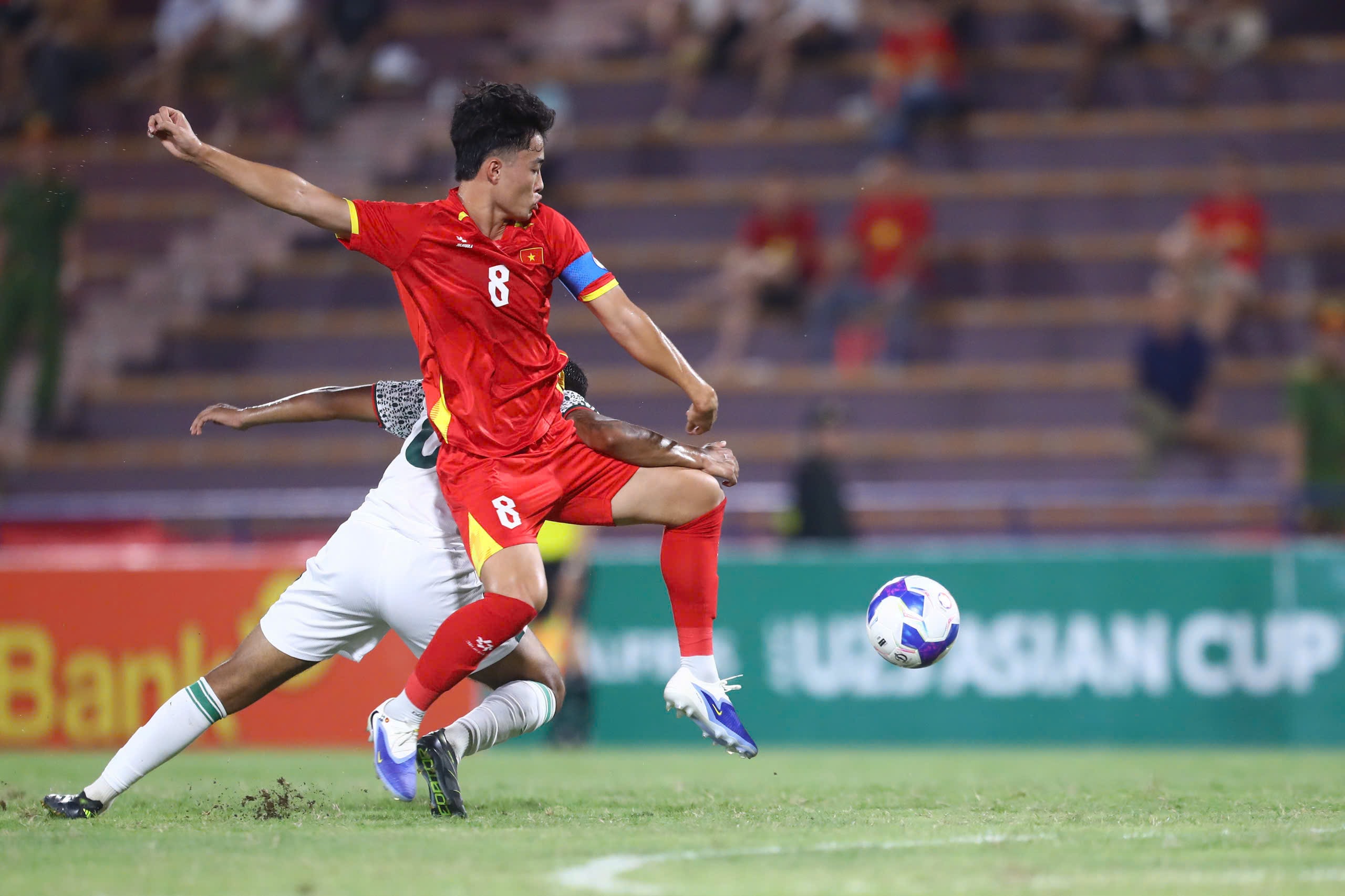 U23 Việt Nam áp đảo.