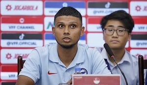 Cựu tiền đạo Singapore đối đầu 2 đội tuyển Việt Nam