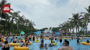 Du khách, người dân tìm đến các điểm vui chơi sau lễ diễu binh Quốc khánh 2/9