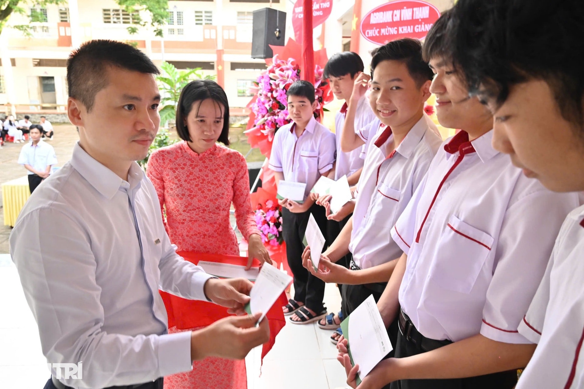 Trao 500 thẻ Bảo hiểm y tế đến học sinh khó khăn tại Cần Thơ - 6 Trao 500 thẻ Bảo hiểm y tế đến học sinh khó khăn tại Cần Thơ - 6