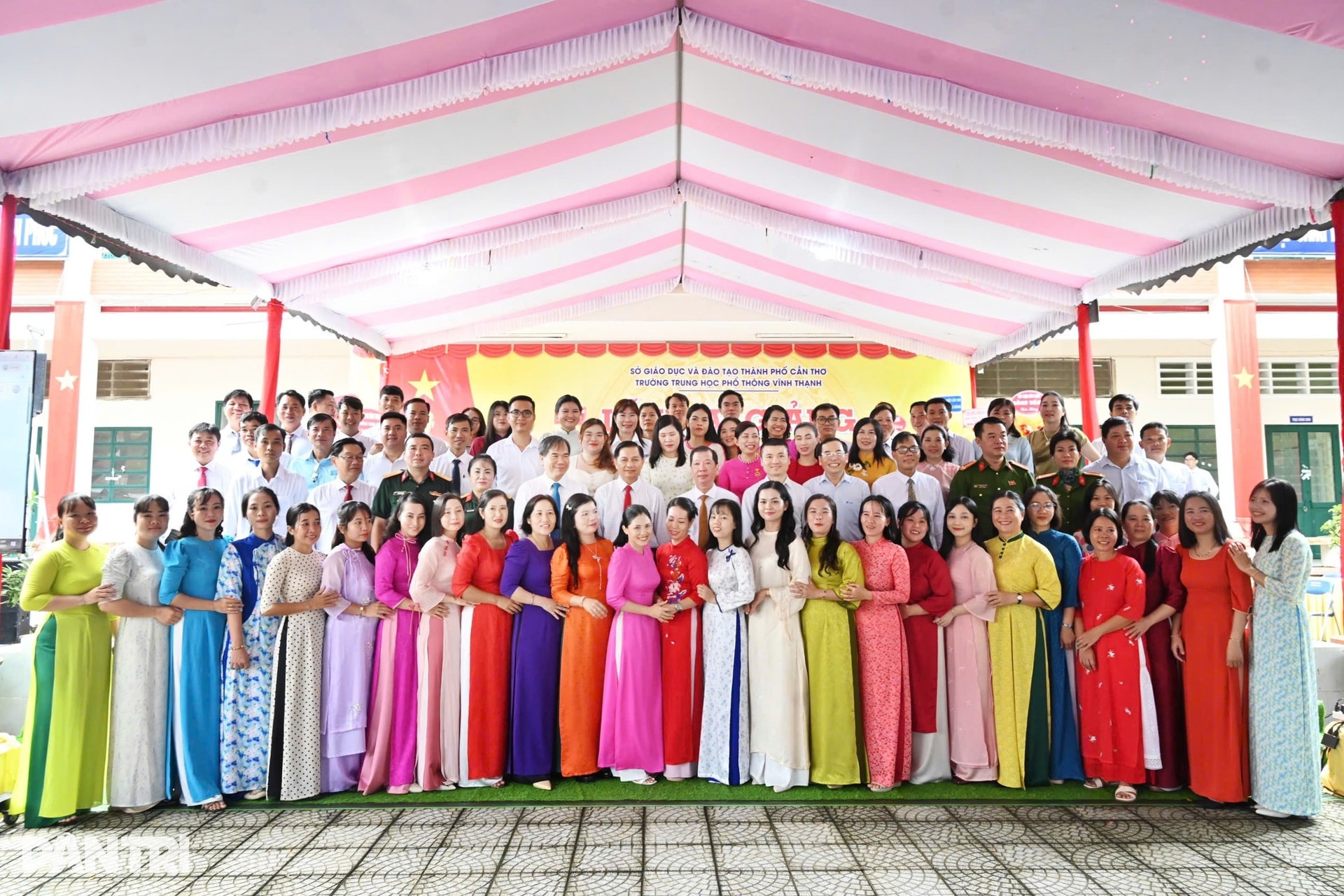 Trao 500 thẻ Bảo hiểm y tế đến học sinh khó khăn tại Cần Thơ - 10 Trao 500 thẻ Bảo hiểm y tế đến học sinh khó khăn tại Cần Thơ - 10