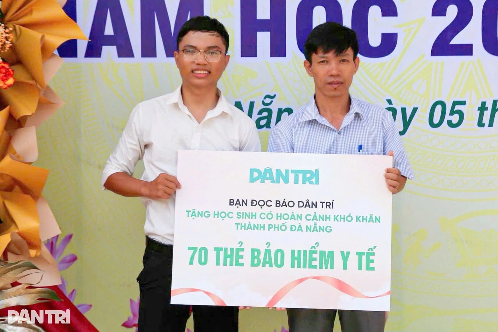Báo Dân trí trao gần 900 thẻ BHYT đến học sinh tại miền Trung - Tây Nguyên - 8 Báo Dân trí trao gần 900 thẻ BHYT đến học sinh tại miền Trung - Tây Nguyên - 8