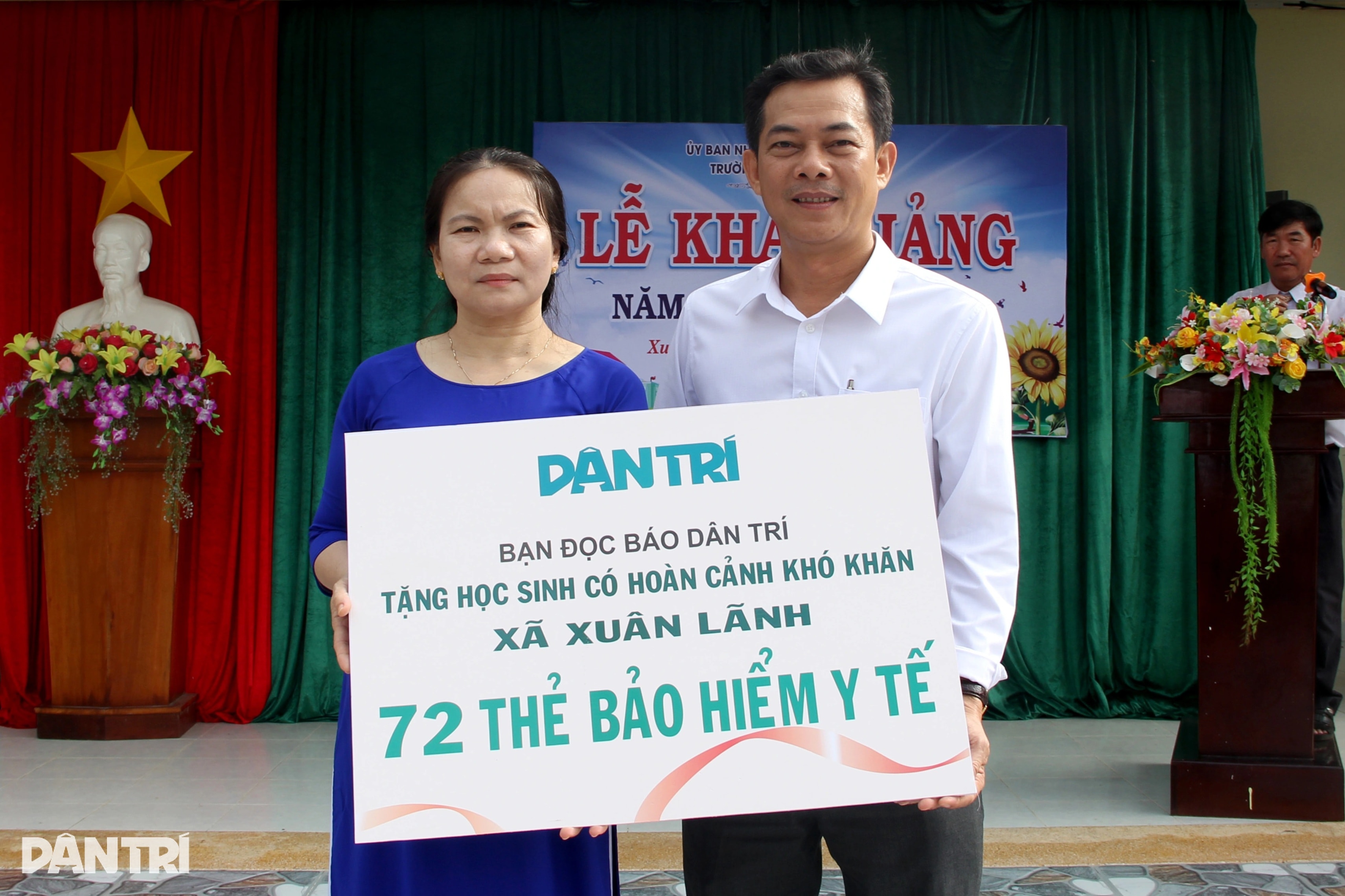 Báo Dân trí trao gần 900 thẻ BHYT đến học sinh tại miền Trung - Tây Nguyên - 16 Báo Dân trí trao gần 900 thẻ BHYT đến học sinh tại miền Trung - Tây Nguyên - 16