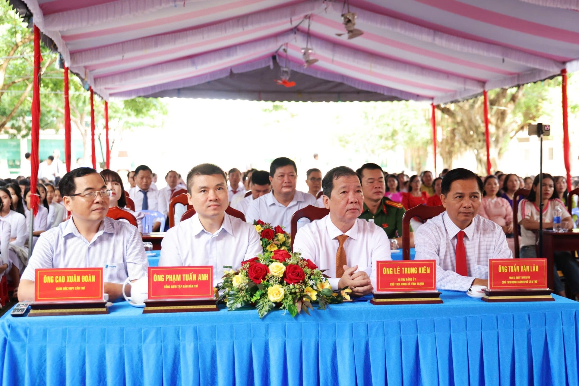 Trao 500 thẻ Bảo hiểm y tế đến học sinh khó khăn tại Cần Thơ - 2 Trao 500 thẻ Bảo hiểm y tế đến học sinh khó khăn tại Cần Thơ - 2
